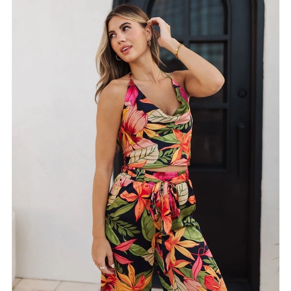 Dress Forum Tops - NWT Dress Forum Tropical halter tie back top M